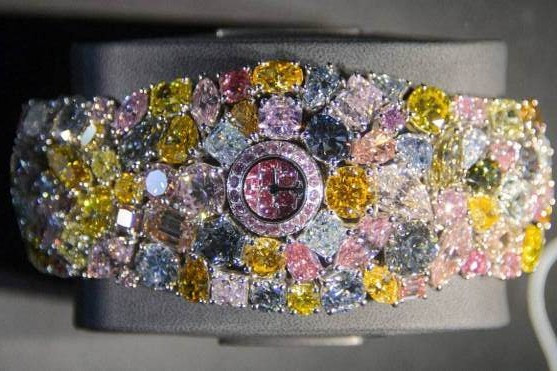 Đồng hồ đeo tay giá hơn 1.000 tỷ đồng