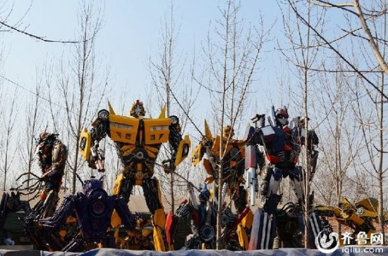 Robot siêu biến hình từ phế thải