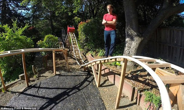 Tự chế đường tàu lượn siêu tốc dài hơn 50m