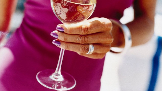 Phát minh mới: Sơn móng tay chống hiếp dâm