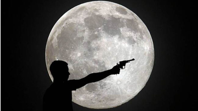 Bị bắt vì… bắn đạn lên mặt trăng