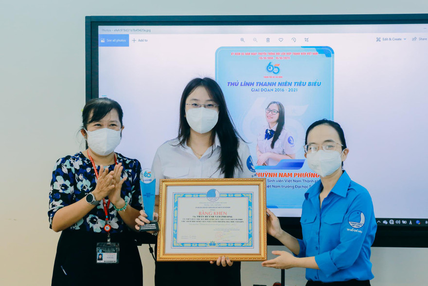 Trao tặng Giải thưởng ‘Thanh niên sống đẹp’