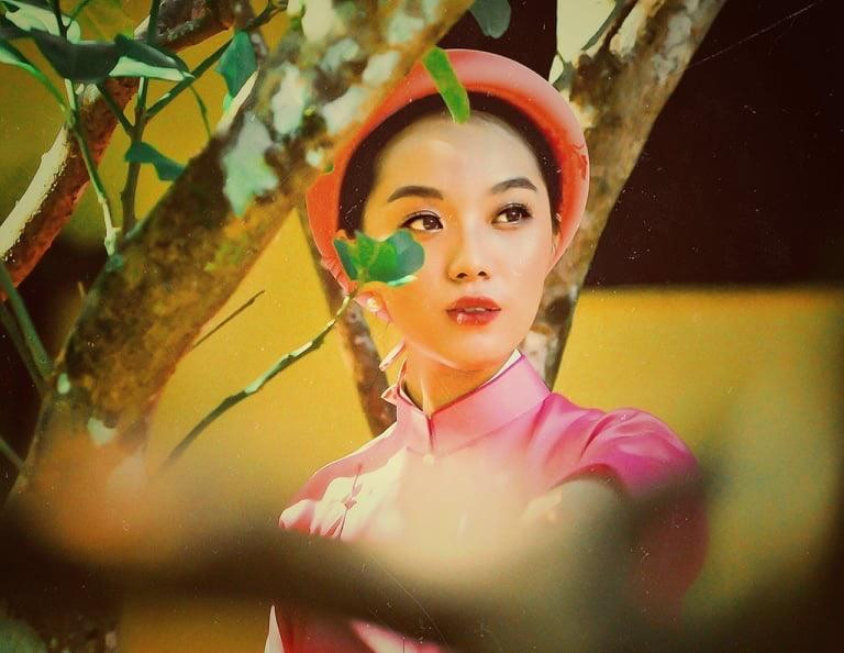 Cô sinh viên Báo chí lần đầu làm diễn viên phim văn hoá về áo dài