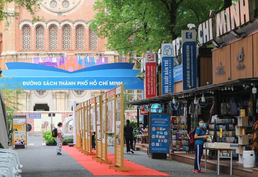 TP. HCM: Một số tuyến xe buýt hoạt động trở lại, "Đường Sách" cũng chuẩn bị mở cửa