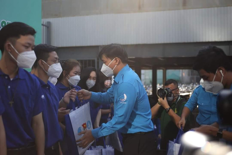 Ra quân Đội hình phản ứng nhanh phòng, chống dịch bệnh COVID-19 hỗ trợ tỉnh Sóc Trăng