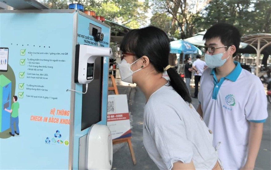 Lắp đặt hệ thống kiểm soát dịch do sinh viên, giảng viên chế tạo