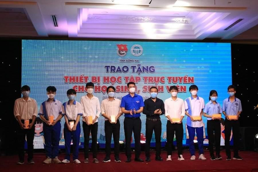 Hội Sinh viên tỉnh Đồng Nai trao tặng 22 suất học bổng 'Tiếp sức đến trường'