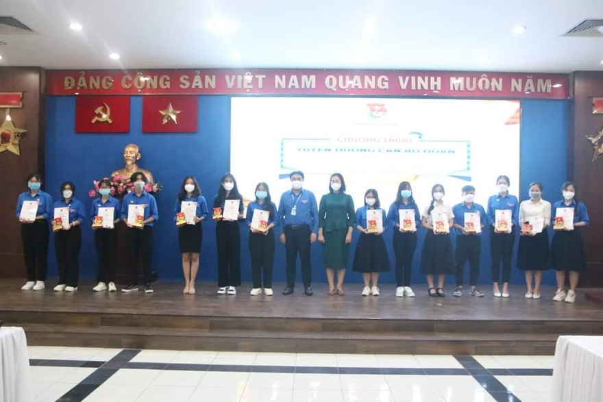 Tuyên dương 167 cán bộ Đoàn trúng tuyển đại học, học viện, cao đẳng
