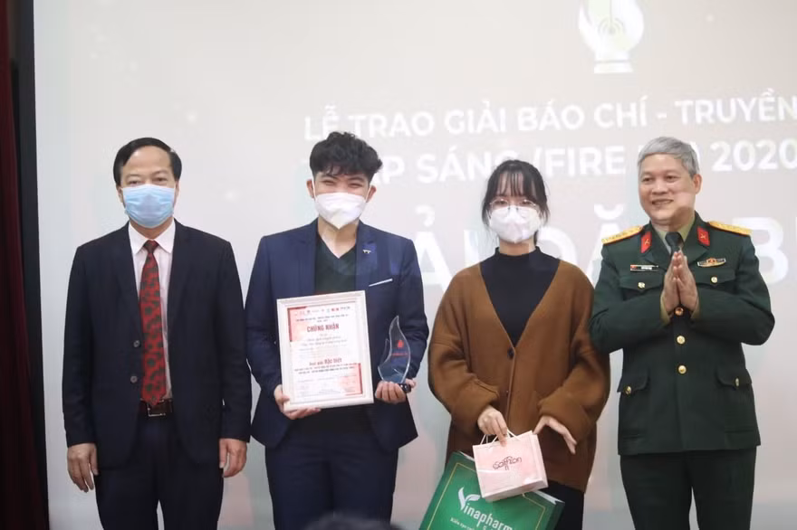 Trao giải thưởng sân chơi lĩnh vực Báo chí cho học sinh, sinh viên