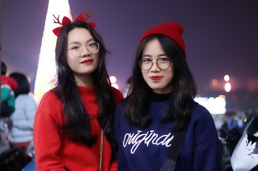 Bạn trẻ háo hức trang hoàng Noel sớm