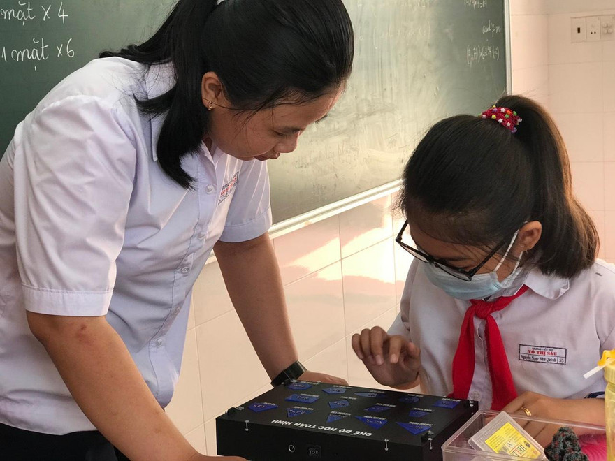 Sáng chế thiết bị học toán thông minh cho người khiếm thị