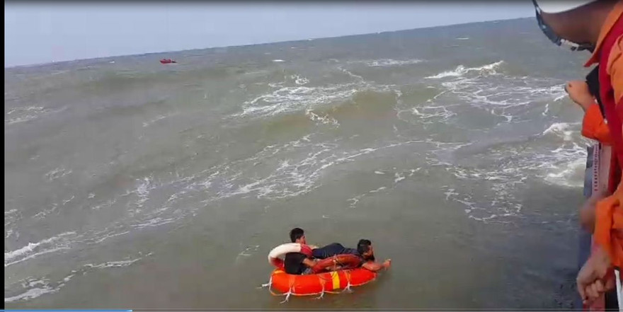 Hiện trường cứu nạn vụ chìm tàu