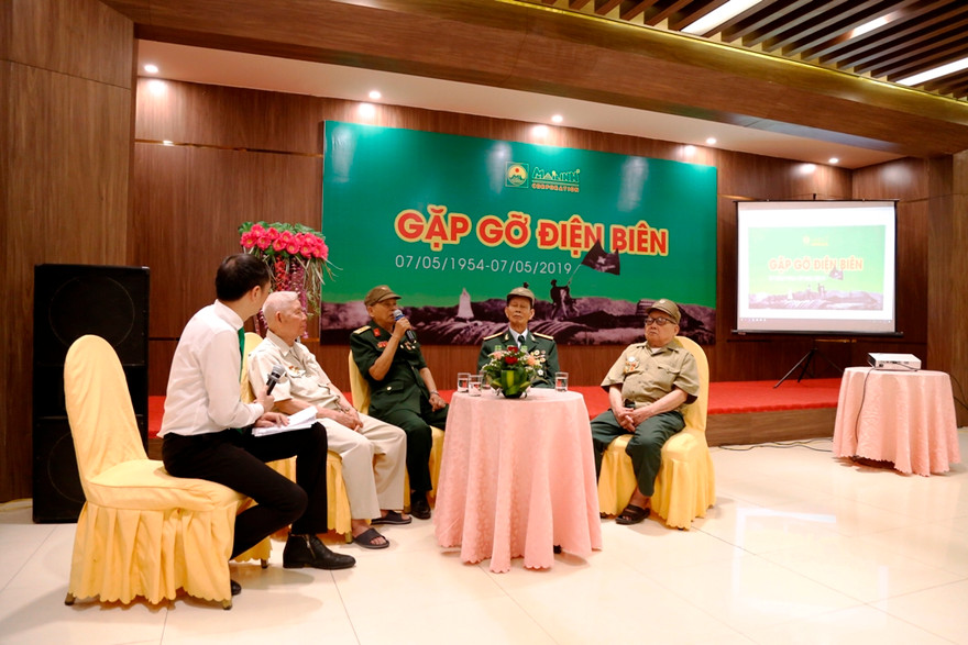 Quang cảnh buổi giao lưu.