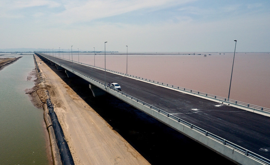 Cầu vượt biển Tân Vũ - Lạch Huyện, tác giả Mạnh Thắng 