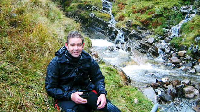 Chàng trai dành 18 tháng đãi vàng làm nhẫn cưới