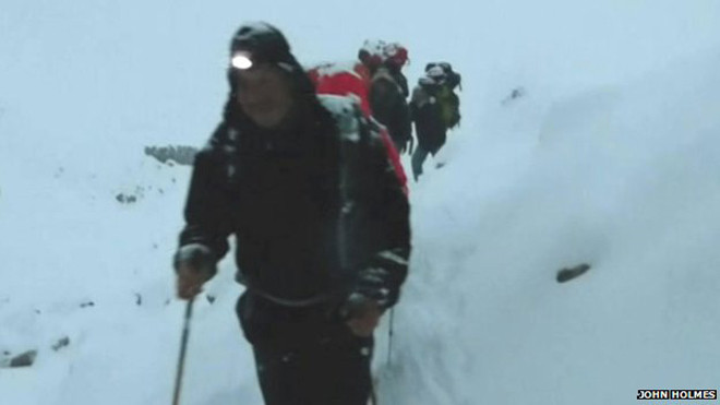 Ba anh em sống sót sau hai ngày mắc kẹt trong bão tuyết 