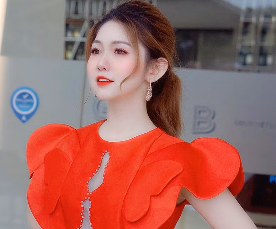 MC song ngữ Hà Thu- cô giáo trẻ, CEO trẻ 