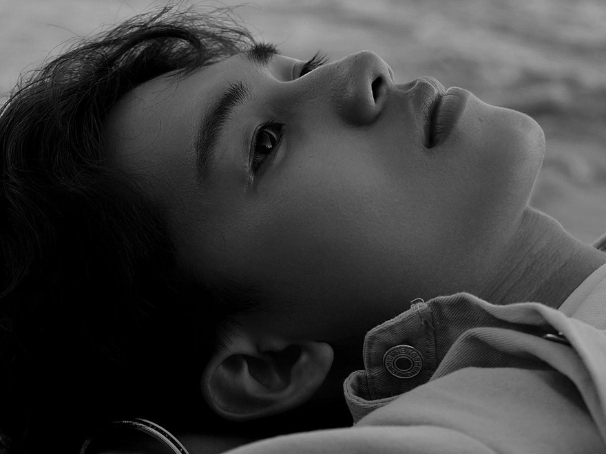  Chàng mẫu điển trai 'gây sốt' cộng đồng mạng trong bộ ảnh mới đen trắng