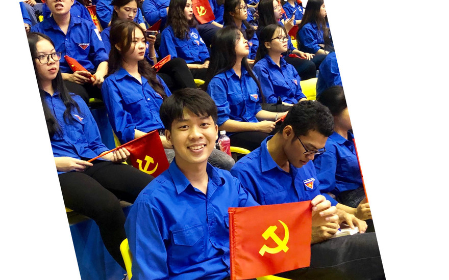 Chàng trai quê Hưng Yên học song bằng, tốt nghiệp loại giỏi là leader đội lễ tân nhà hàng