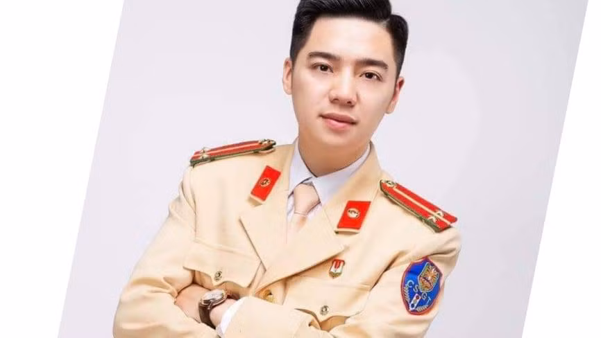 Chiến sĩ Công an mang bữa cơm 6.800đ 'níu chân' trẻ em miền núi đến trường