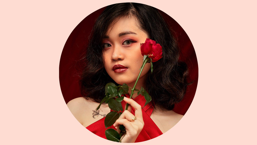 Nữ sinh trường Đại học Kinh tế Quốc dân sở hữu gương mặt "rất fashion"