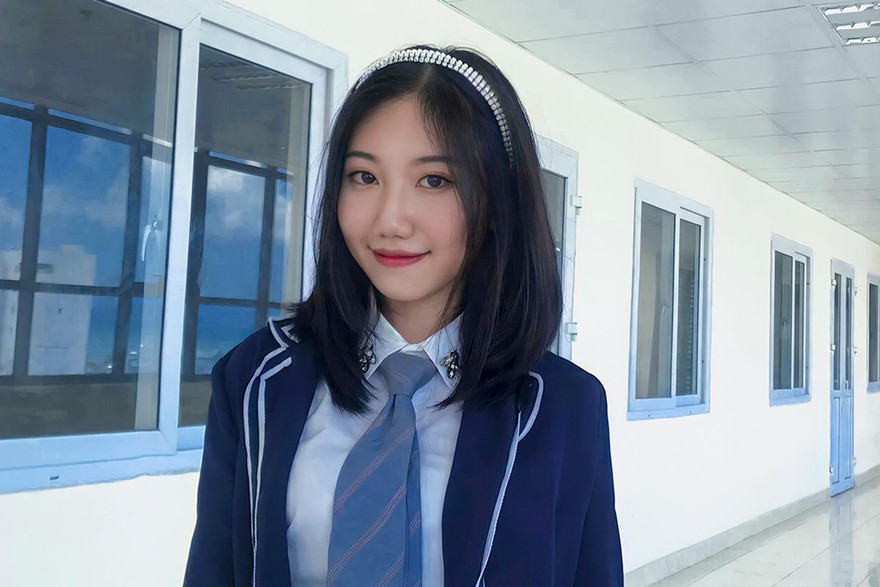 Hotgirl Thi Thi mang trái tim ấm áp đứng lớp dạy học khi mới 21 tuổi