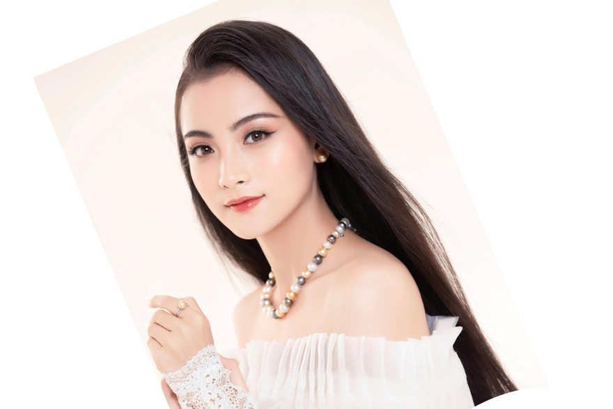 Ngẩn ngơ trước vẻ đẹp của nữ sinh Đại học Kinh tế Quốc dân trong các cuộc thi sắc đẹp