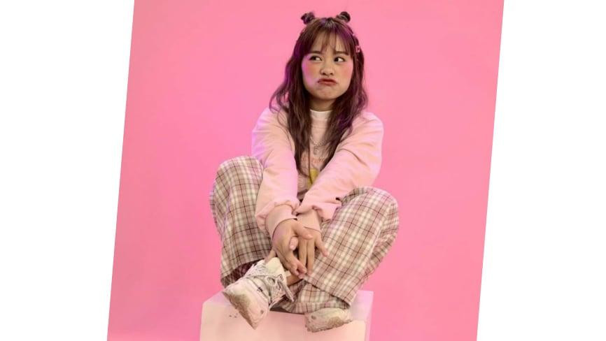 Cô nàng Sơn La bị nhầm là người nước ngoài khi cover "In the City of Love"