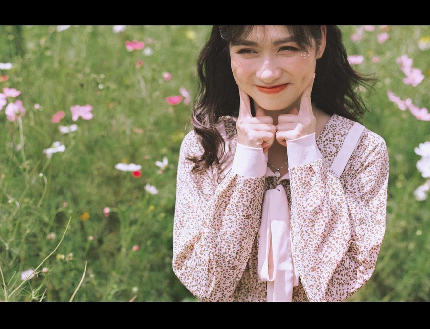 Cô nàng quê Nghệ An gây ‘sốt’ với nét đẹp tựa Khánh Vân và Hoà Minzy