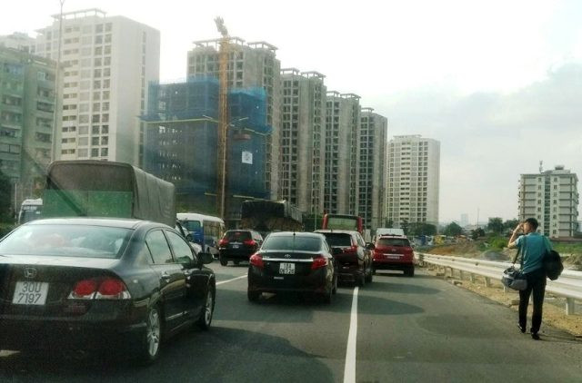 Ùn tắc trên tuyến Pháp Vân – Cầu Giẽ chiều 5/1. Ảnh Sỹ Lực 