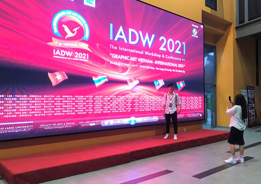 Sinh viên tham gia trại sáng tác “Đồ họa và tranh in Việt Nam – Quốc tế 2021” 