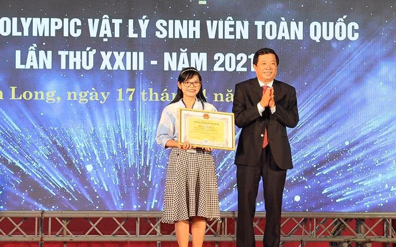 Trường ĐH Sư phạm TP. HCM dẫn đầu Olympic Vật lý sinh viên toàn quốc. 