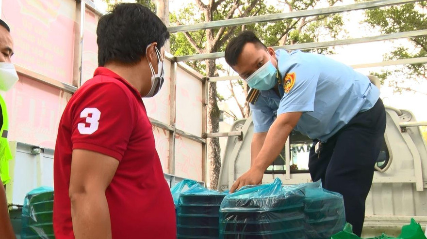 Người Sài Gòn đùm bọc, chia sẻ giữa đại dịch