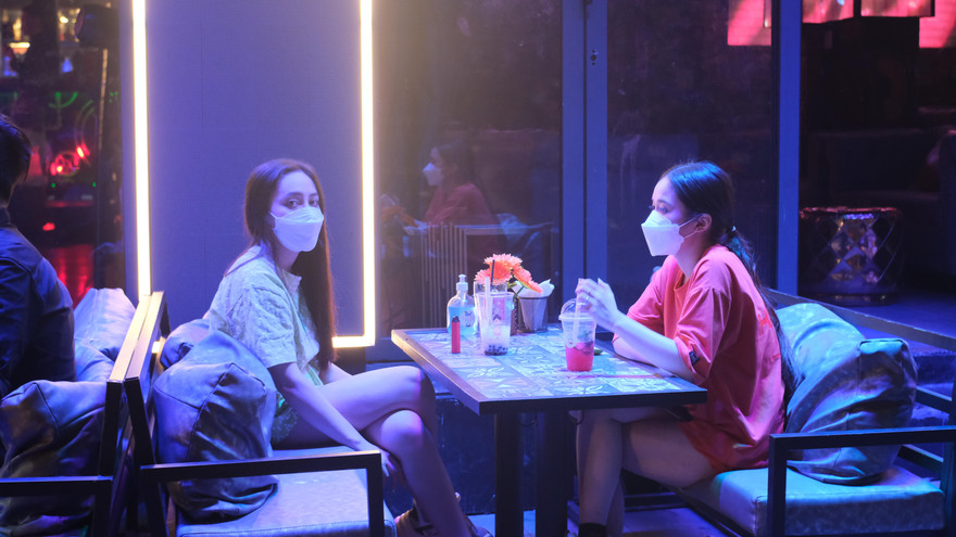 Quán bar ở Phố Tây Bùi Viện thành nơi bán cơm tấm, sinh tố