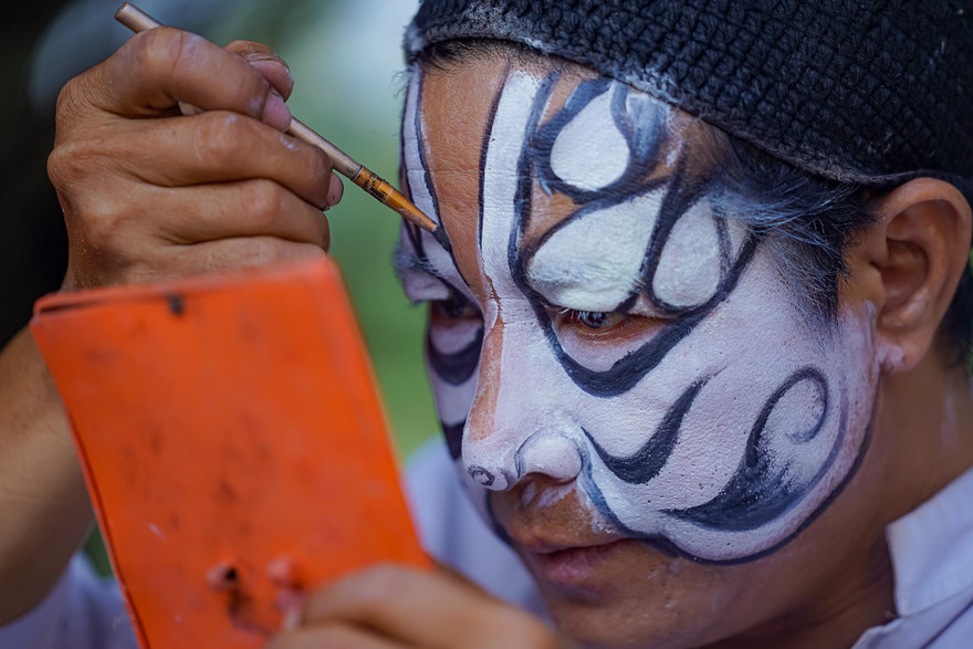 Nghệ sĩ hát bội háo hức trở lại sân khấu sau nhiều tháng nghỉ vì COVID-19