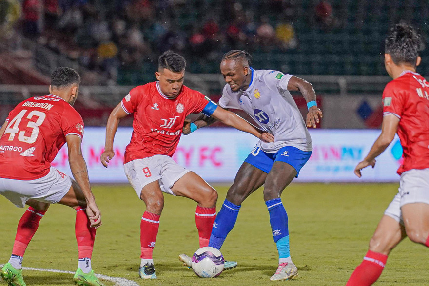 CLB TPHCM trả 40% tiền lót tay cho 13 cầu thủ từng đình công