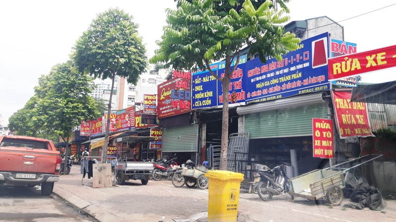 Tuyến đường Nguyễn Hoàng đầu tư gần 200 tỷ đồng nhưng Sở TN&MT Hà Nội chủ trì đề nghị UBND TP cho phép xây dựng các kiốt bán thực phẩm bám đường