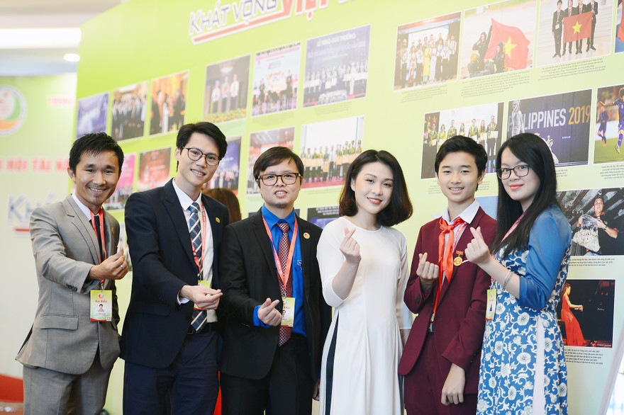 Bình chọn 10 cá nhân xuất sắc đề cử Giải thưởng Quả cầu Vàng 2021