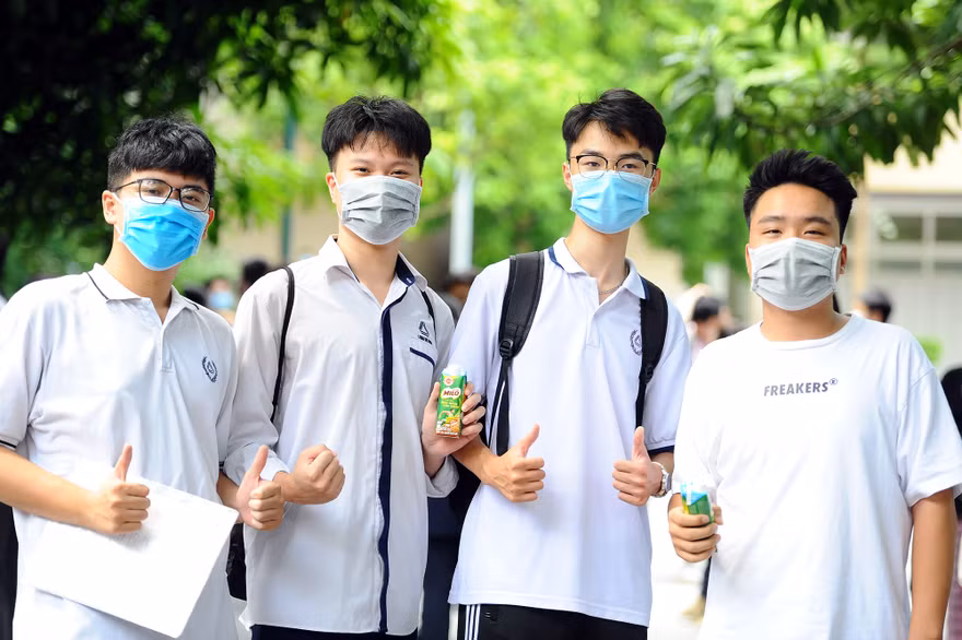 Báo cáo so sánh điểm thi THPT và điểm học bạ lớp 12