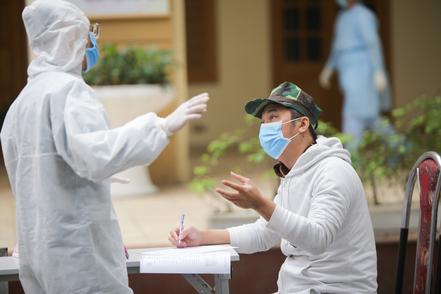 Sau 3 ca nghi mắc COVID-19, nhiều người dân đến xét nghiệm nhanh