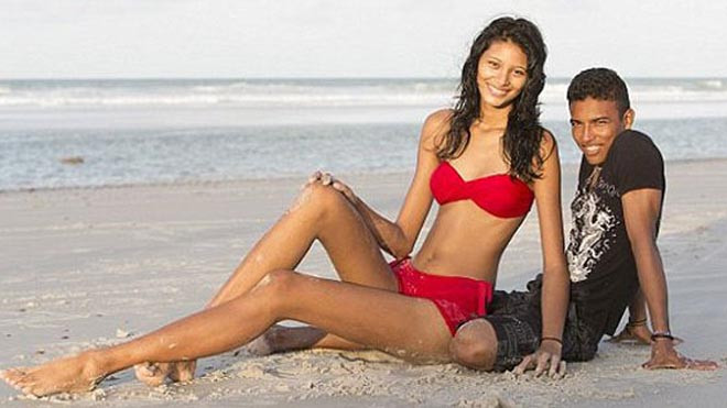 Chùm ảnh: Cận cảnh cô gái Brazil cao hơn 2m 