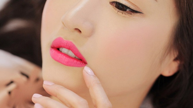 Biến hóa 3 phong cách từ 1 thỏi son