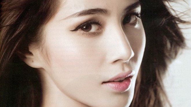 Đẹp cá tính cùng mốt lông mày thẳng tắp