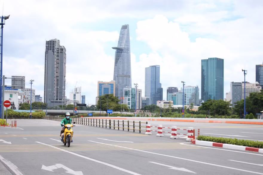 TPHCM áp dụng Chỉ thị 16+, thêm nhiều lĩnh vực phải ngừng hoạt động 