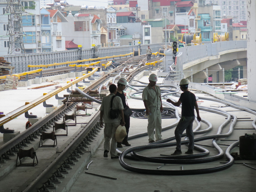 Thi công cầm chừng tại ga Láng thuộc tuyến Cát Linh - Hà Đông. Ảnh: Báo Giao thông
