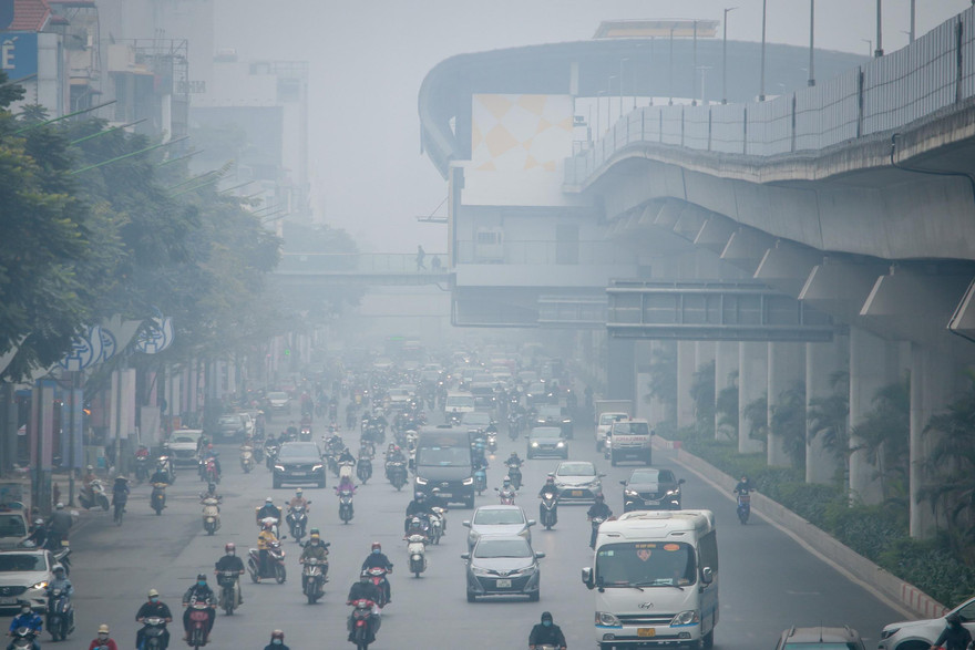 Chỉ số ô nhiễm ở mức xấu, Hà Nội mù mịt trong làn sương trắng dày đặc