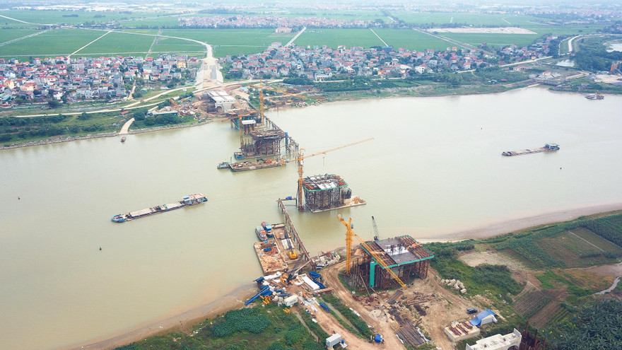 Toàn cảnh công trường xây dựng cầu vượt sông gần 2.000 tỷ đồng ở Bắc Ninh