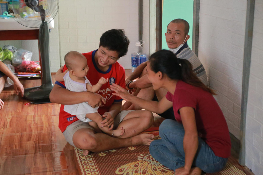 Ấm áp nơi cư ngụ mới của lao động thất nghiệp sống vạ vật dưới gầm cầu