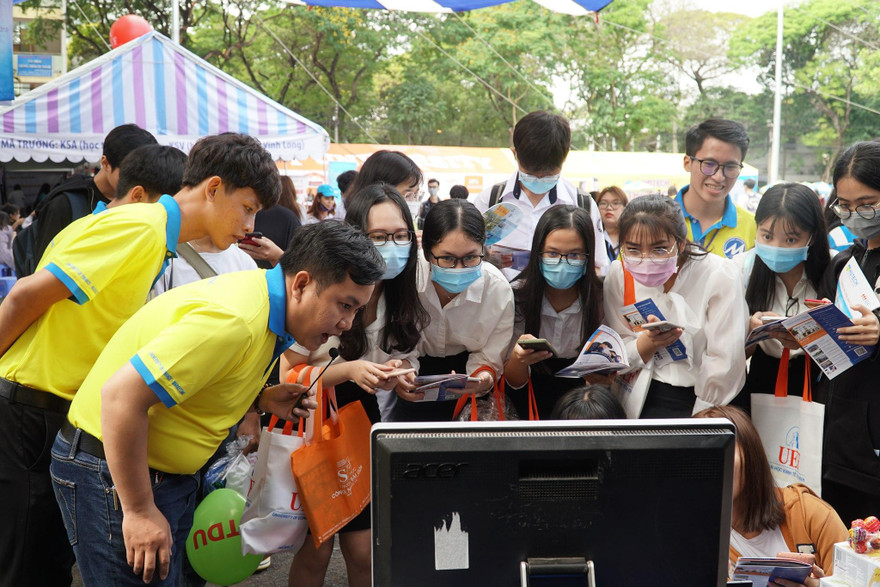 Trường ĐH Tài chính – Marketing công bố điểm chuẩn xét học bạ và điểm thi ĐGNL 