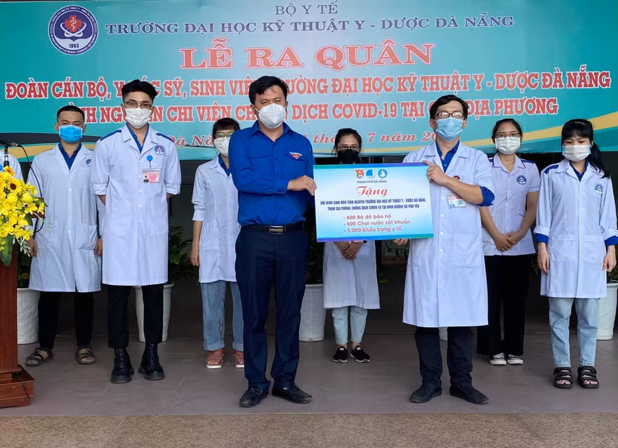 102 sinh viên, giảng viên trường ĐH Kỹ thuật Y - Dược Đà Nẵng chi viện Phú Yên 